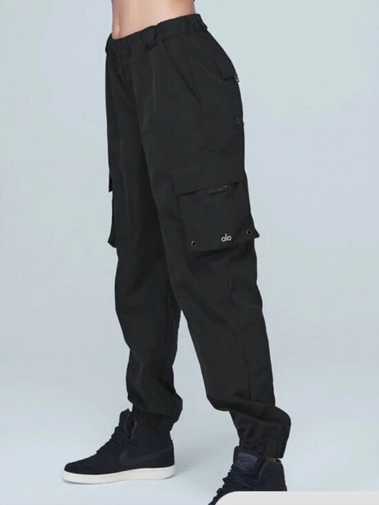 ALO Yoga Pants - Alo Yoga It Girl Cargo Jogger Pant